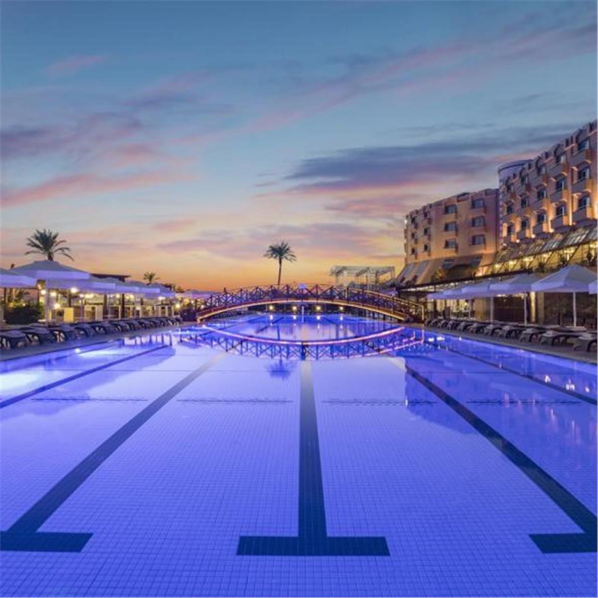 GIRNE MERIT PARK HOTEL'DE ÖZCAN DENIZ YILBAŞI GALA