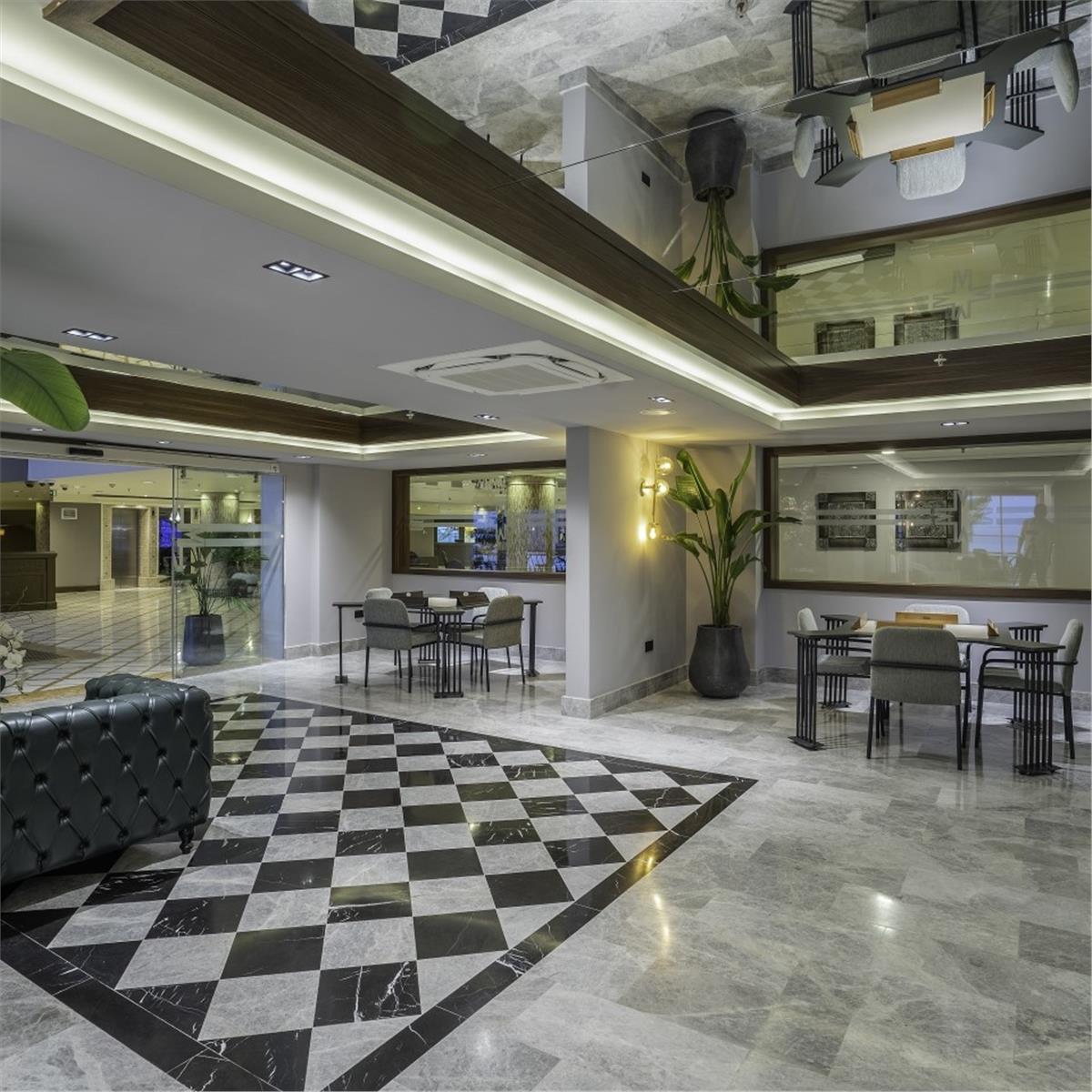 GIRNE MERIT PARK HOTEL'DE ÖZCAN DENIZ YILBAŞI GALA