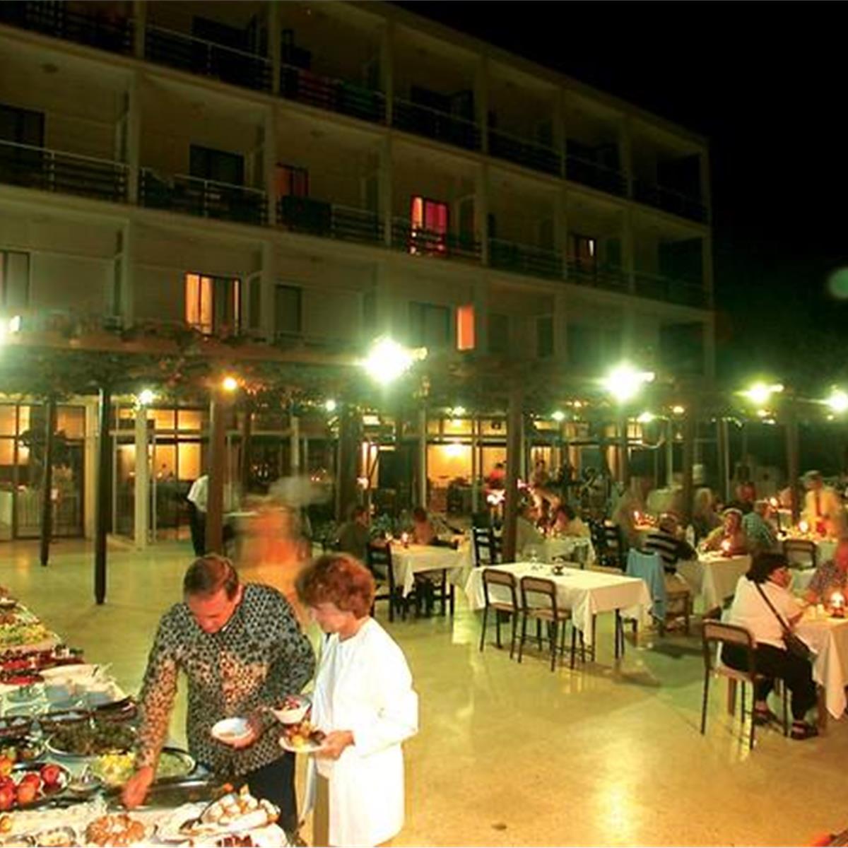 DENIZ KIZI HOTEL YARIM PANSIYON