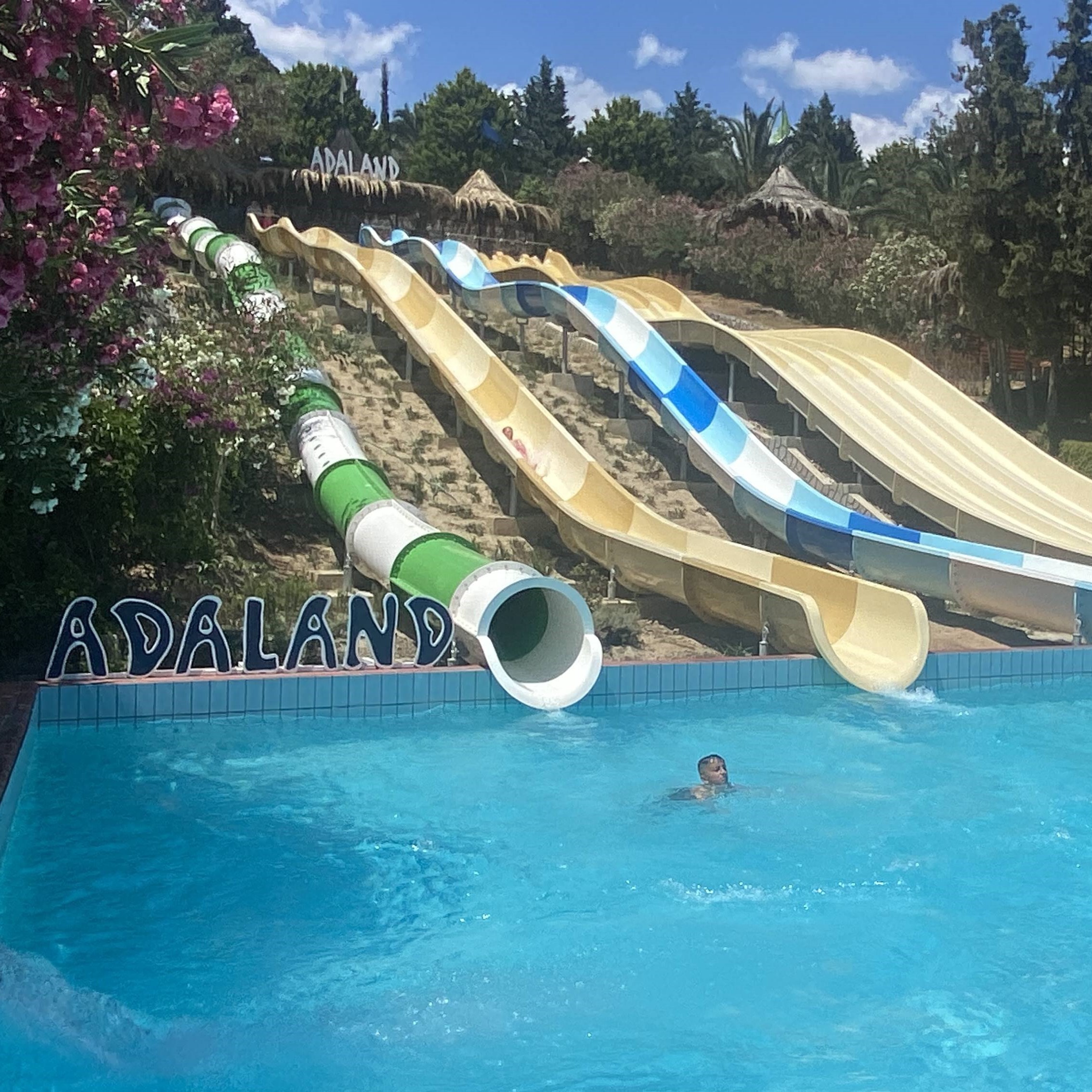 İzmir'den Servisli Günübirlik Adaland Aquapark Turu