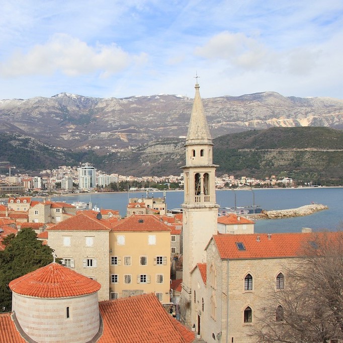 İzmir'den Uçaklı 3 Gece 4 Gün Konaklamalı Vizesiz Budva Karadağ Turu