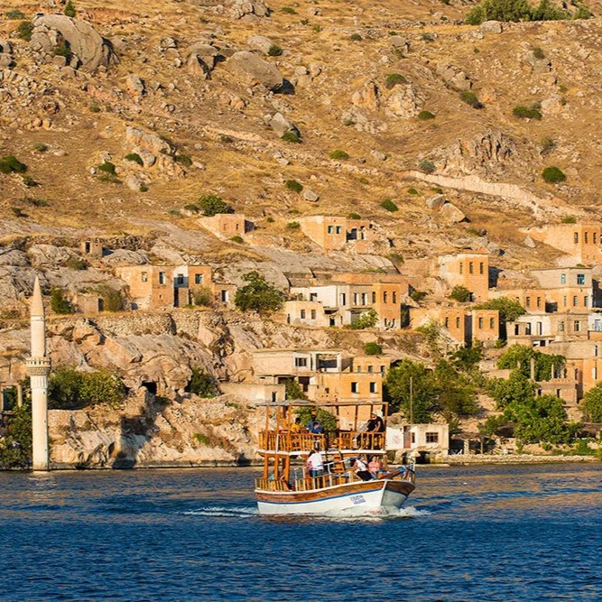 İzmir'den Uçaklı 5 Gece 6 Gün Konaklamalı Munzur ve Nemrut Dağı İle Gap Turu