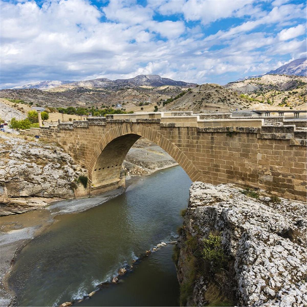 İzmir'den Uçaklı Yılbaşı Özel 2 Gece 3 Gün Konaklamalı Batman, Diyarbakır ile Mardin Turu