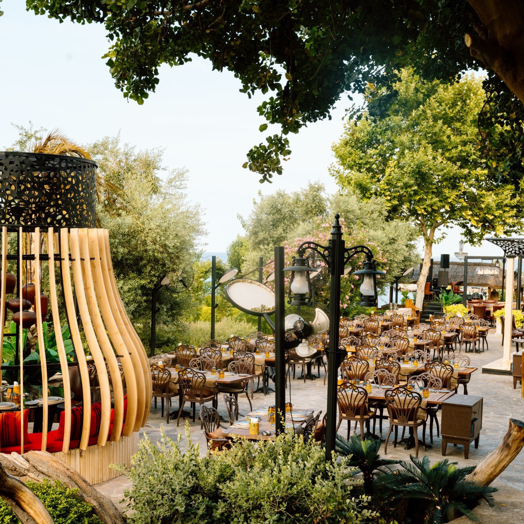 İzmir'den Uçak İle Hareketli 2 Gece Ve 3 Gece Lord's Palace Hotel Konaklama Seçenekleri İle Kıbrıs Turu