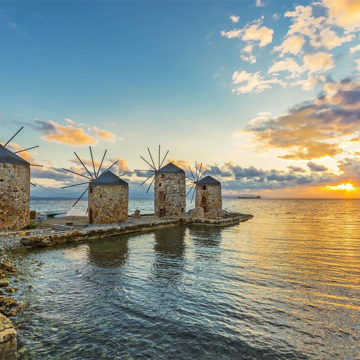 Çeşme Kalkışlı Günübirlik Feribot Bileti Ve Güney Ada veya Kuzey Ada Seçenekli Sakız Adası Turu. Üstelik İzmir'den Servis Seçenekli