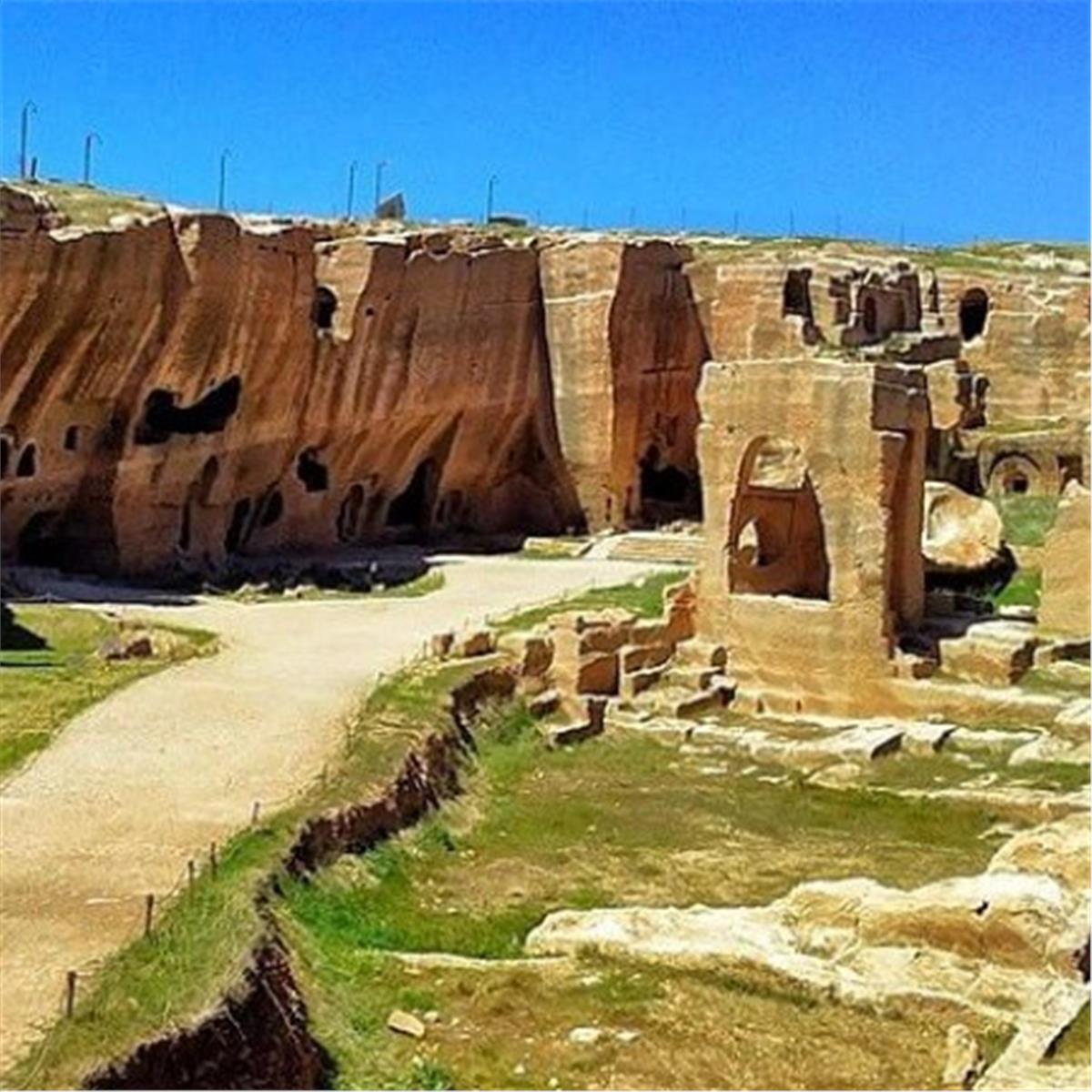 İZMIR UÇAK İLE HAREKETLI 2 GECE 3 GÜN KONAKLAMALI BUTIK MARDIN URFA DIYARBAKIR TURU