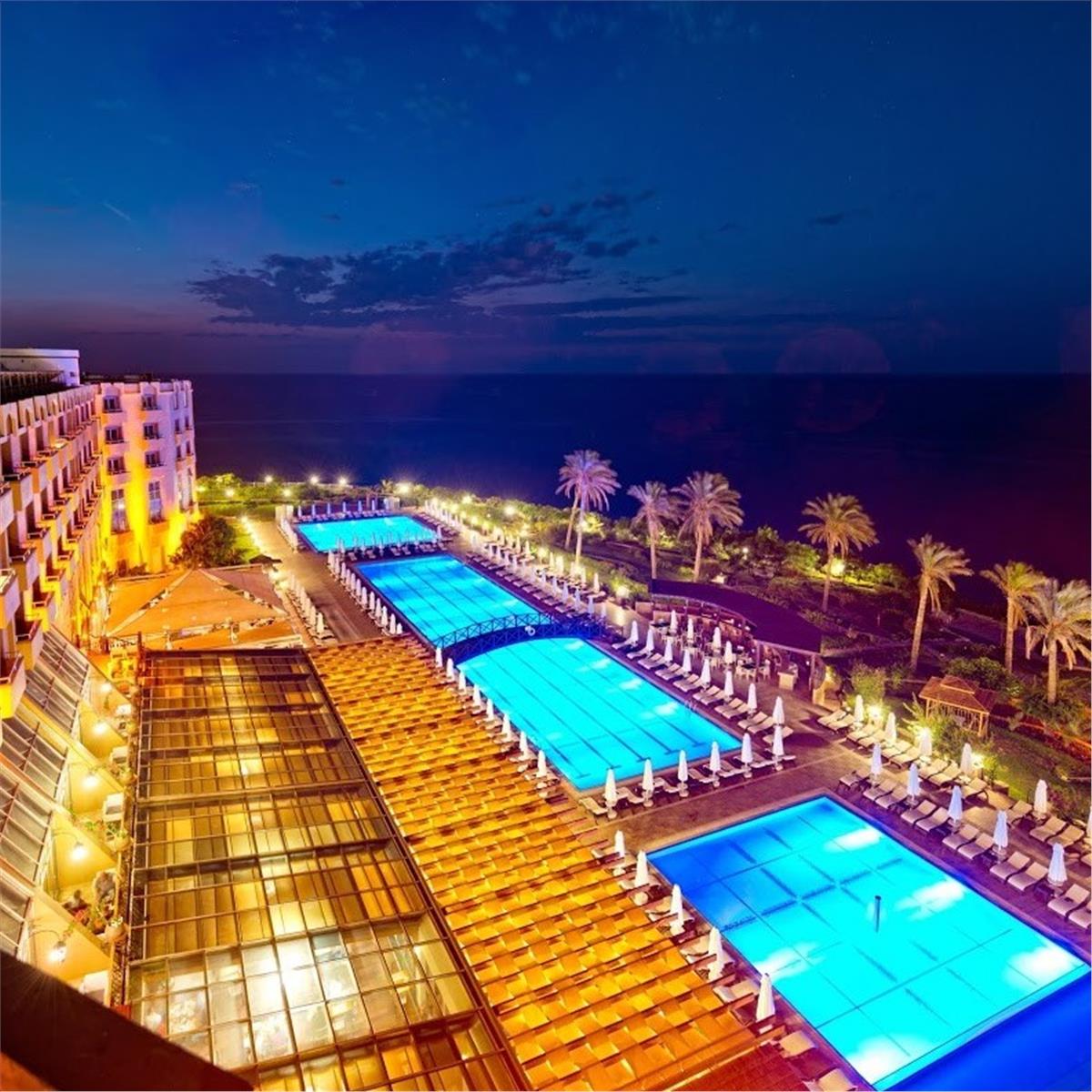 GIRNE MERIT PARK HOTEL'DE ÖZCAN DENIZ YILBAŞI GALA