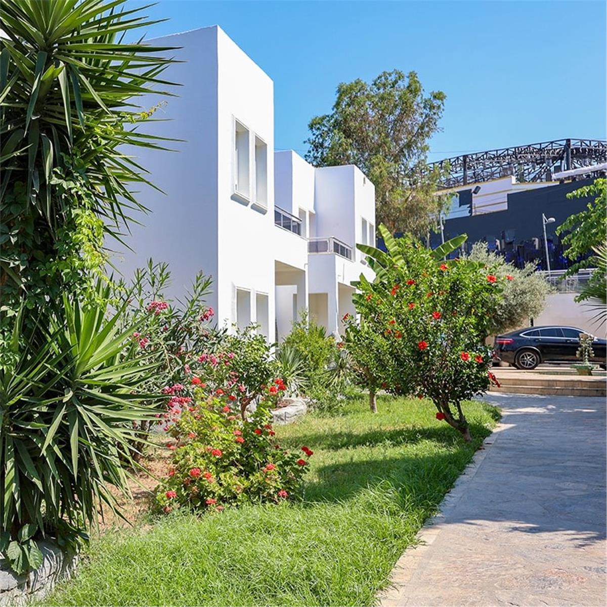 2 GECE 3 GÜN SAPPHIRE BEACH CLUB HOTEL KONAKLAMALI BODRUM TATILI ÜSTELIK GECE CLUBINDA YILBAŞI PARTISI DAHIL