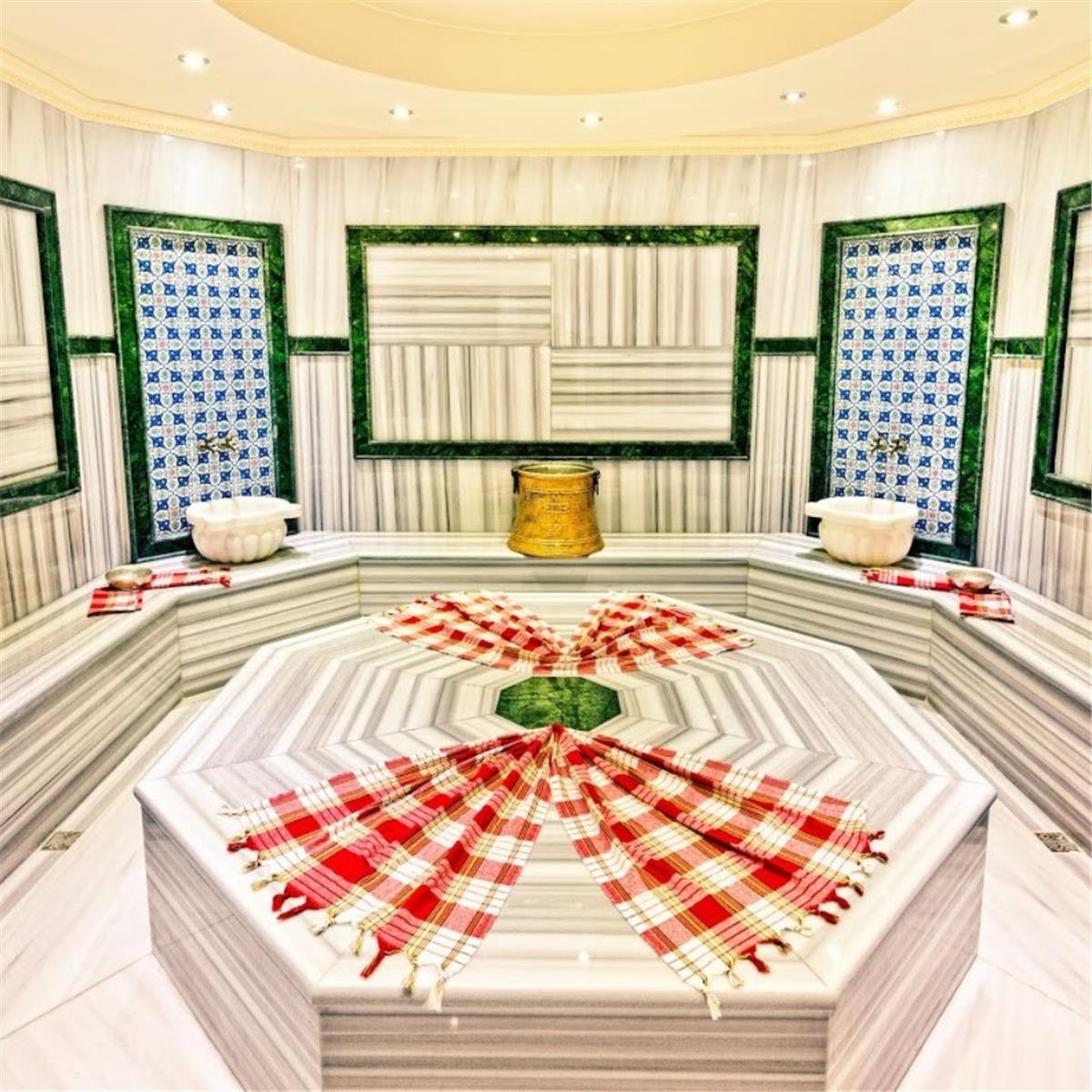 GIRNE MERIT PARK HOTEL'DE ÖZCAN DENIZ YILBAŞI GALA