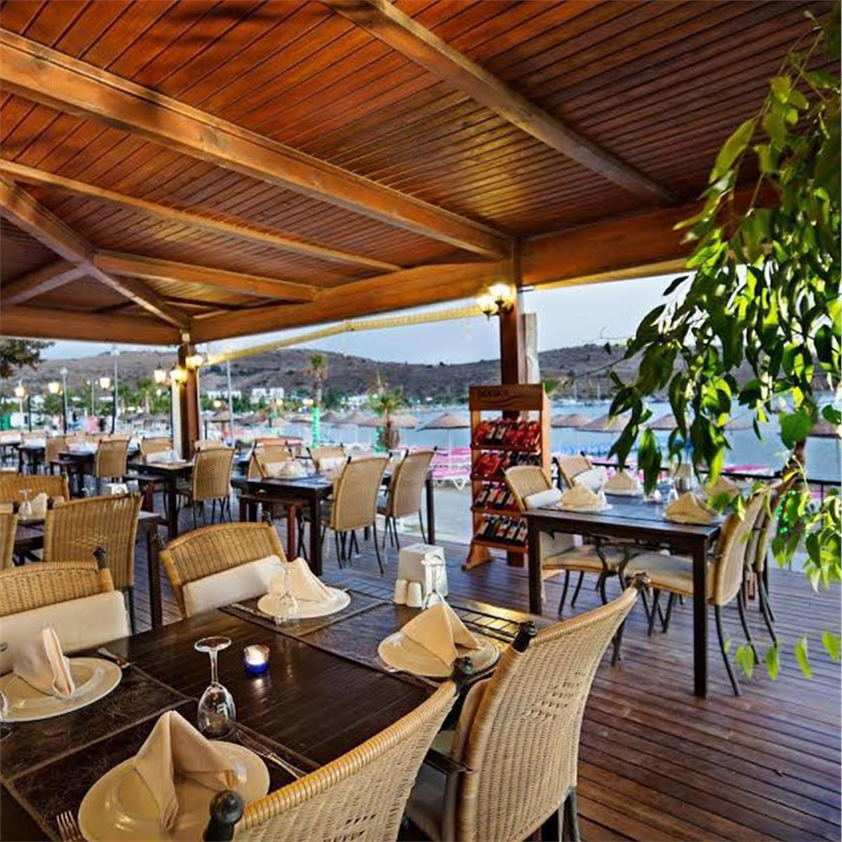 İzmir Kalkışlı Ulaşım ile 3 ve 4 gece seçenekli Bodrum Ladonia Del Mare Otel Herşey Dahil Konaklama