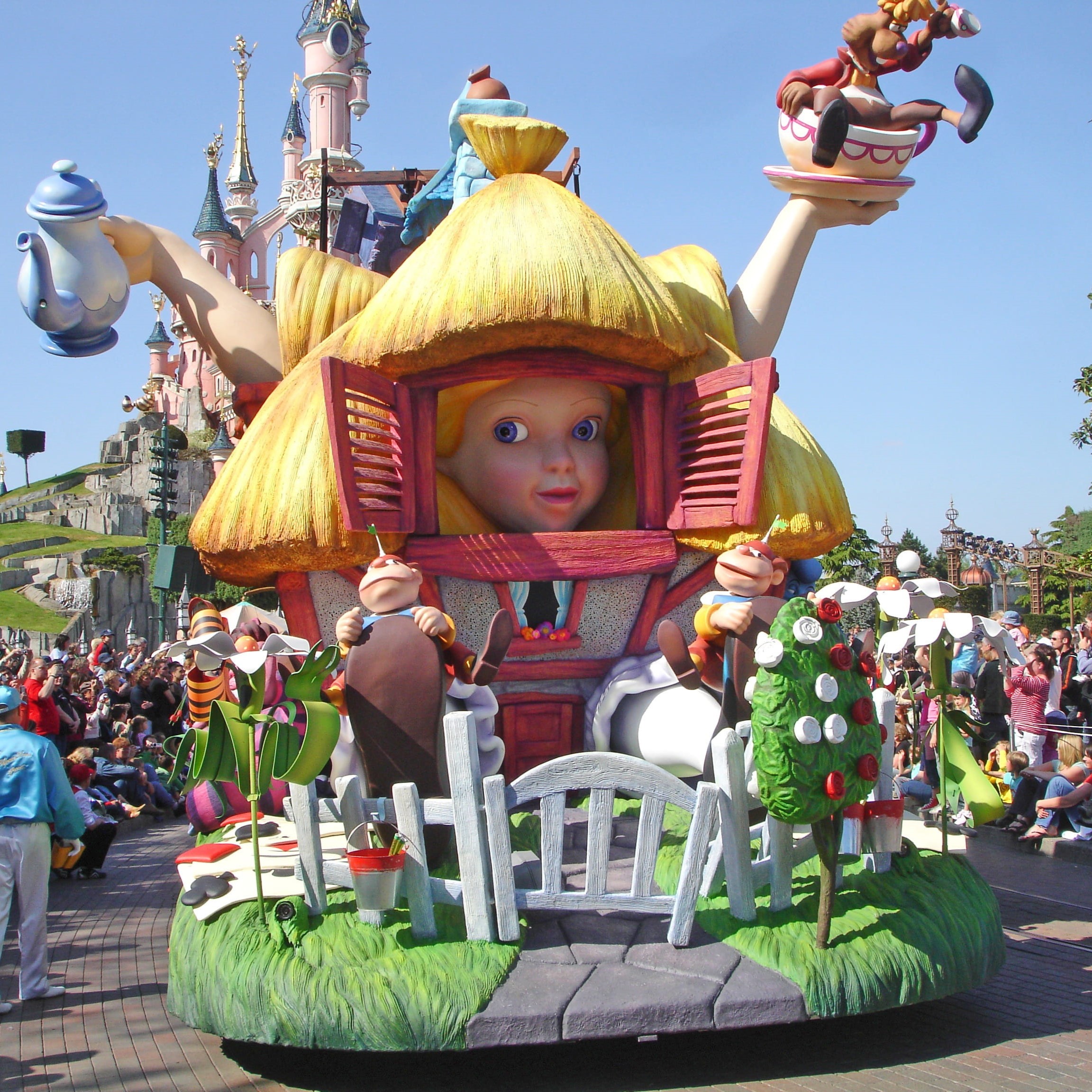 İzmir'den Uçak İle Kalkışlı 4 Gece 5 Gün Konaklamalı Sömestr Özel Amsterdam & Brüksel & Paris & Disneyland Turu